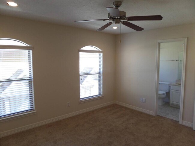 Building Photo - 3710 Sherwood Ln