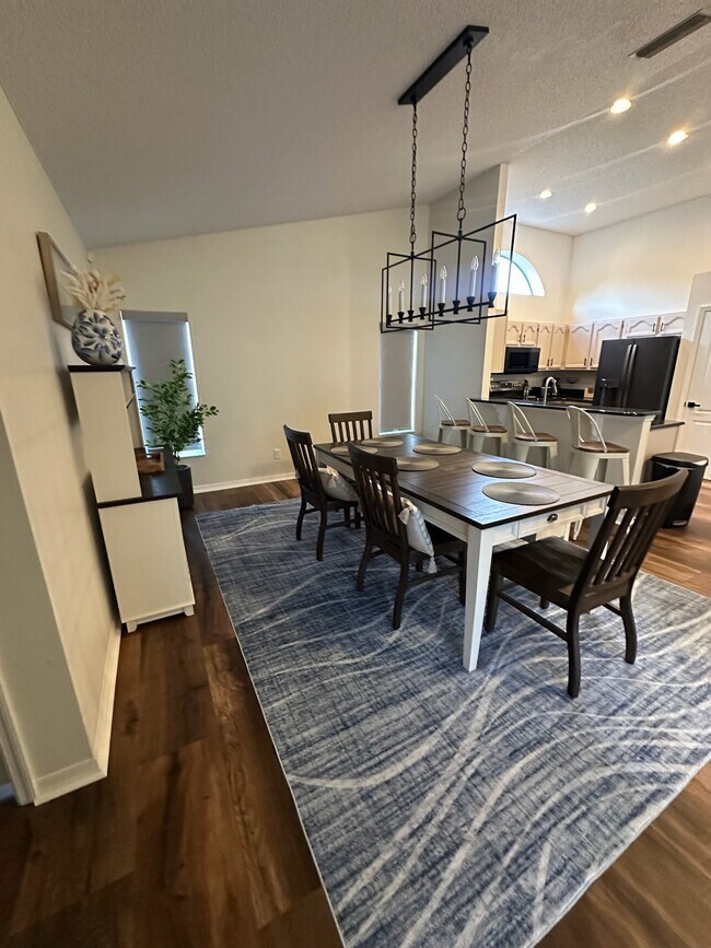 Building Photo - 8960 Huntington Pointe Dr