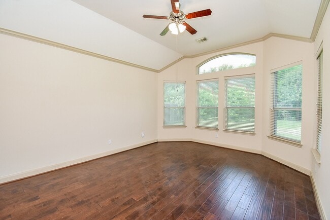 Building Photo - 28514 Hayden Park Dr