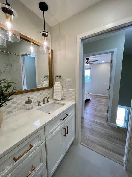 2nd Bathroom (Upstairs) - 16180 Apple Ln