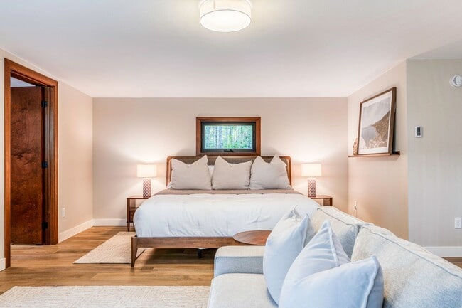 Building Photo - 1241 Birchmont Beach Rd NE