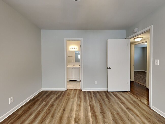 Building Photo - Renovated 3BR/2BA Home in Arlington Hills Jacksonville | Garage & Fenced Yard