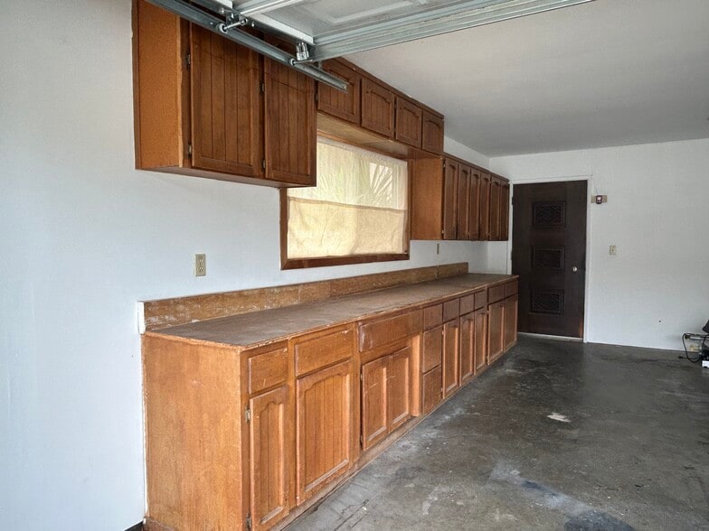 Building Photo - 16280 Cattle Dr