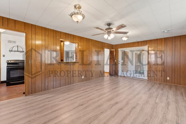 Building Photo - 1707 S Mission Rd