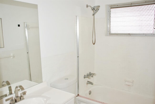 Building Photo - 4770 NW 10th Ct