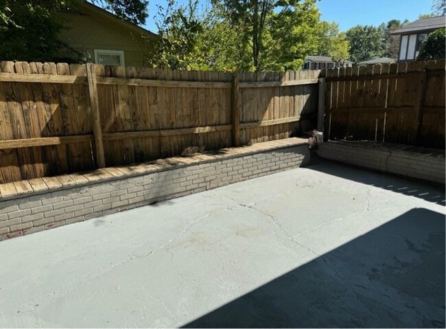 Building Photo - 1504 Lambard Dr