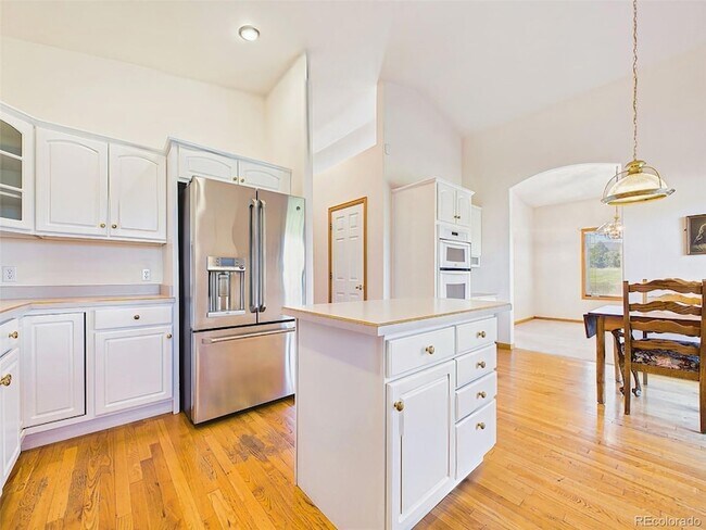 Building Photo - 1185 S Park Dr