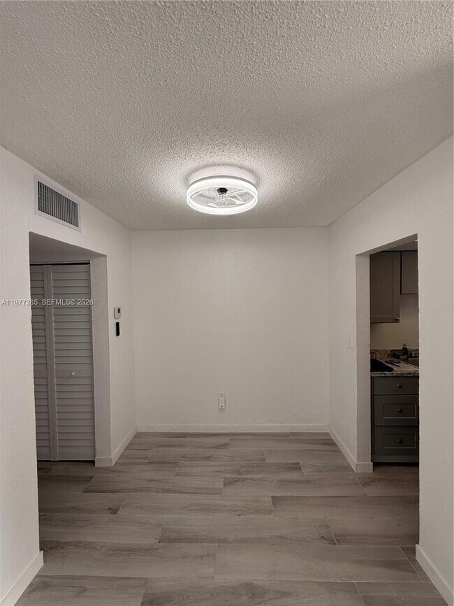 Building Photo - 1629 NW N River Dr