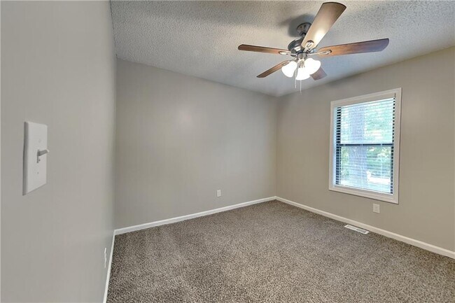 Building Photo - 4523 Hickory Grove Dr NW