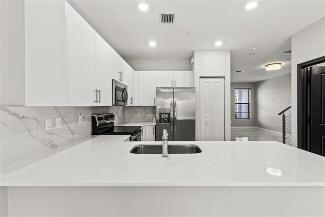 Building Photo - 221 SW 159th Way