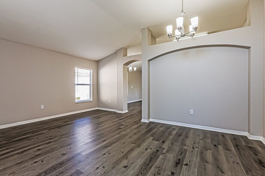 Building Photo - 30801 Tremont Dr