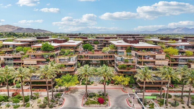 Building Photo - 7131 E Rancho Vista Dr