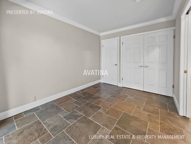 Building Photo - 6370 Hawaii Kai Dr