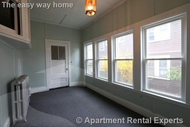 Building Photo - 44 Central St