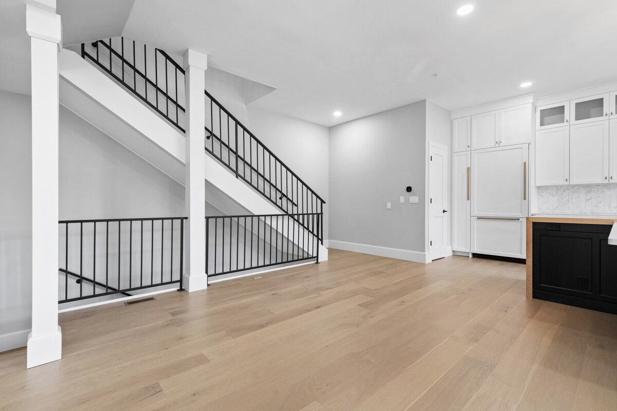 Building Photo - 5135 5th Ave