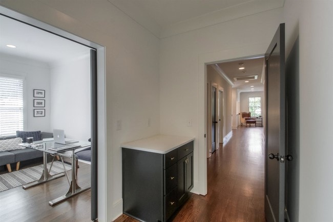 Building Photo - 4004 Lealand Ln