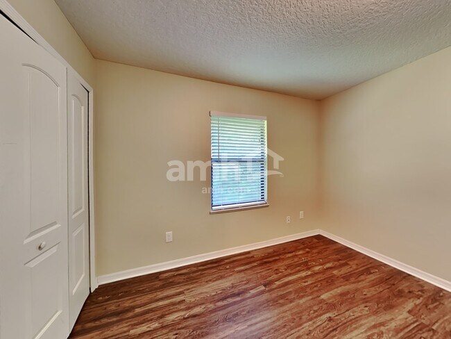 Building Photo - 2122 SW Burman Ln
