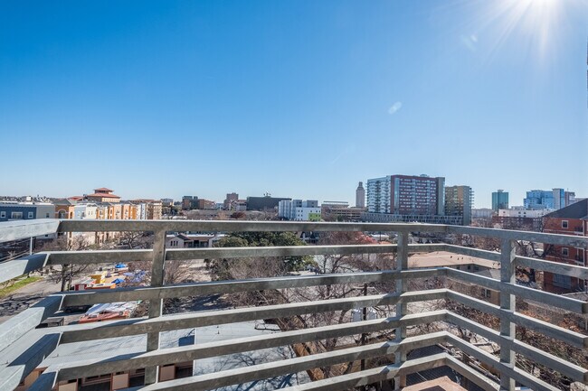 Building Photo - Live in the Heart of West Campus!