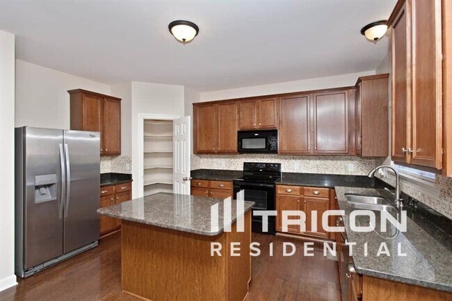Building Photo - 91 Berry Hill Dr