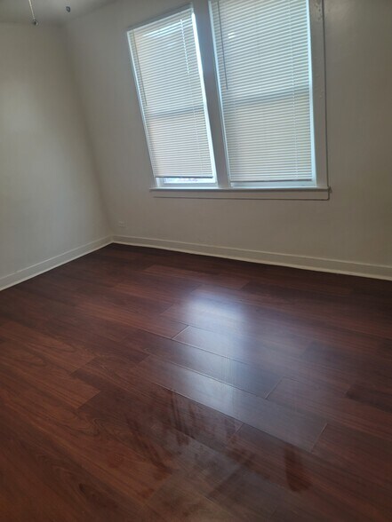 Building Photo - 5118 S Hermitage Ave