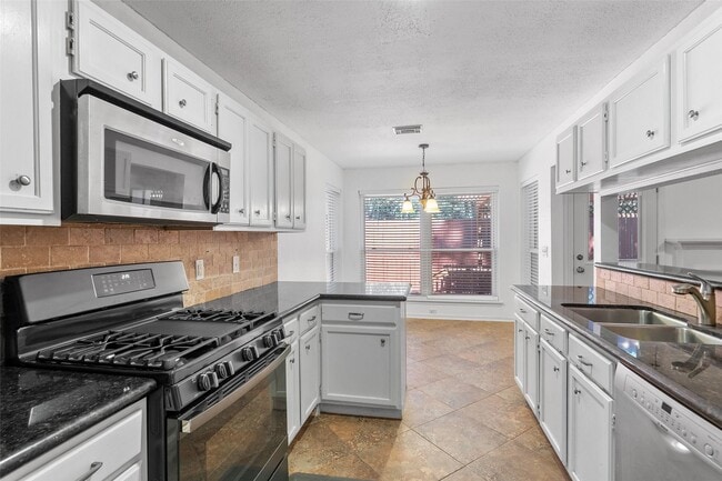 Building Photo - 107 Sandpebble Dr