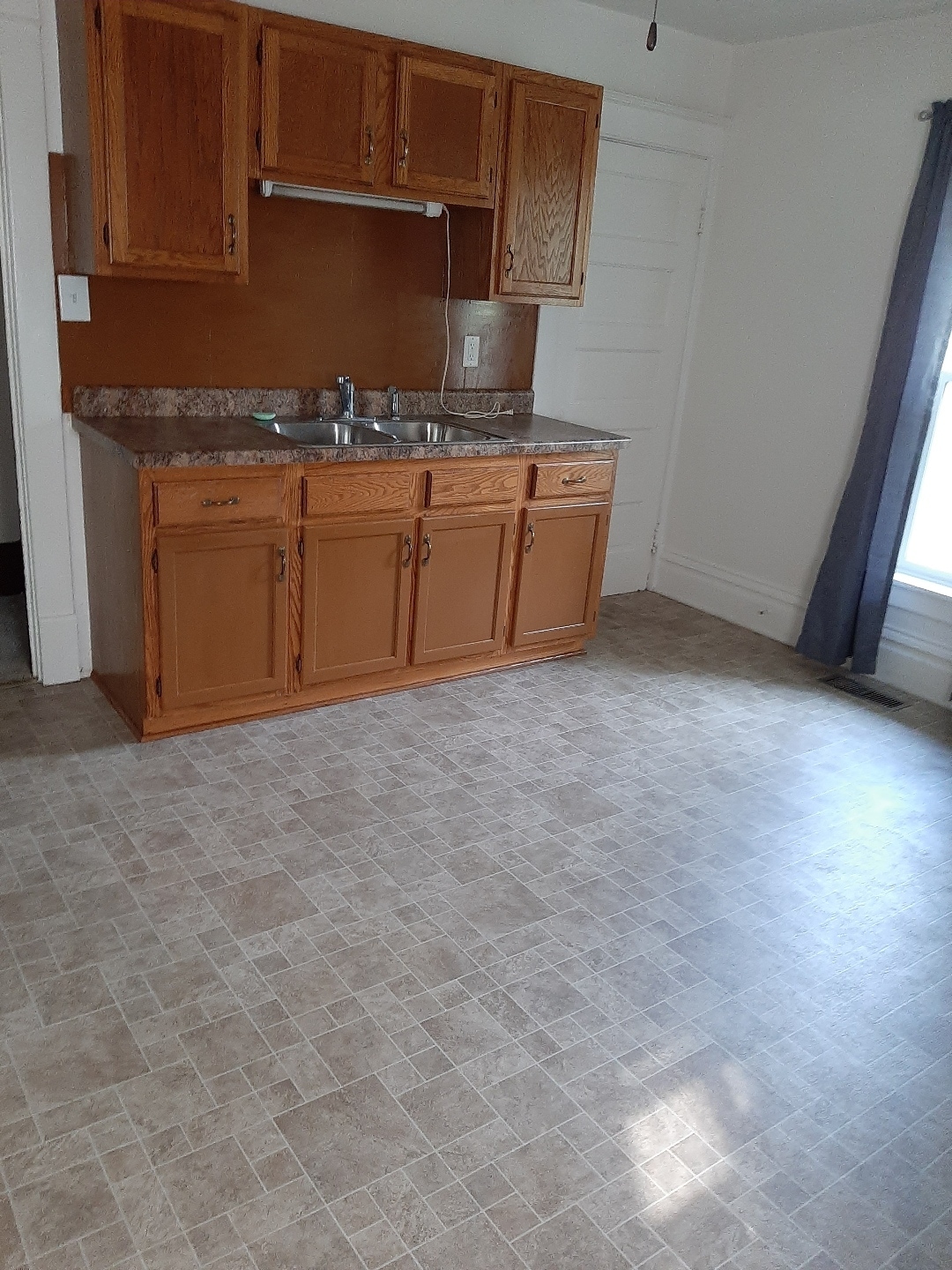 Kitchen Sink and Cabinets - 1314 17th Ave
