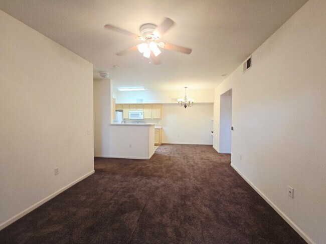 Building Photo - BEAUTIFUL 2 BEDROOM / 2 BATH LOWER LEVEL C...