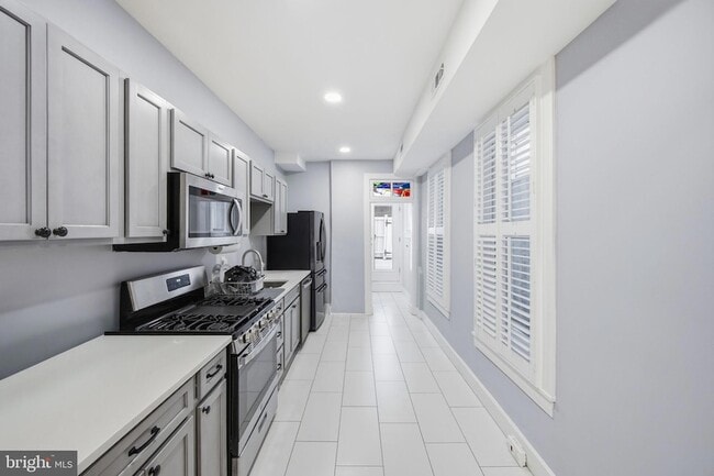 Building Photo - 1015 Riverside Ave