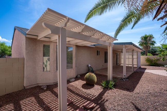Building Photo - Beautiful, Clean 3Bdrm, 2ba home on East s...