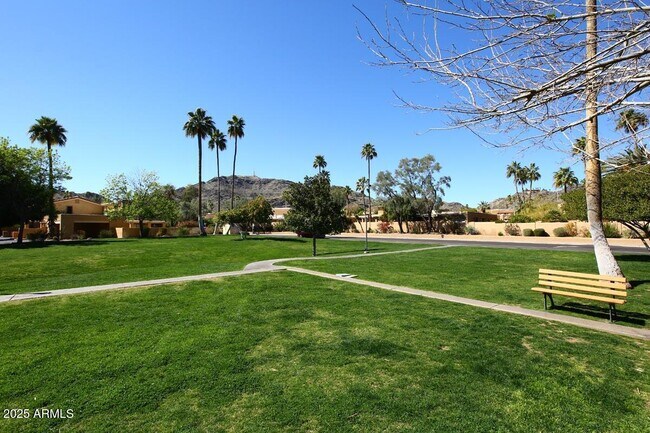 Building Photo - 10408 N 11th Pl