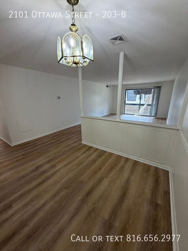 Building Photo - 2101 Ottawa St