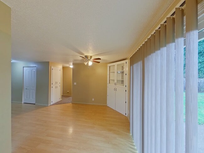 Building Photo - 24798 Parkside Dr