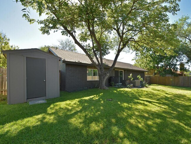 Building Photo - 5320 Presidio Rd