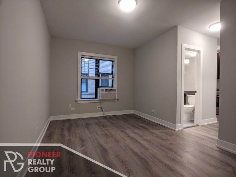 Building Photo - 423 W Belden Ave