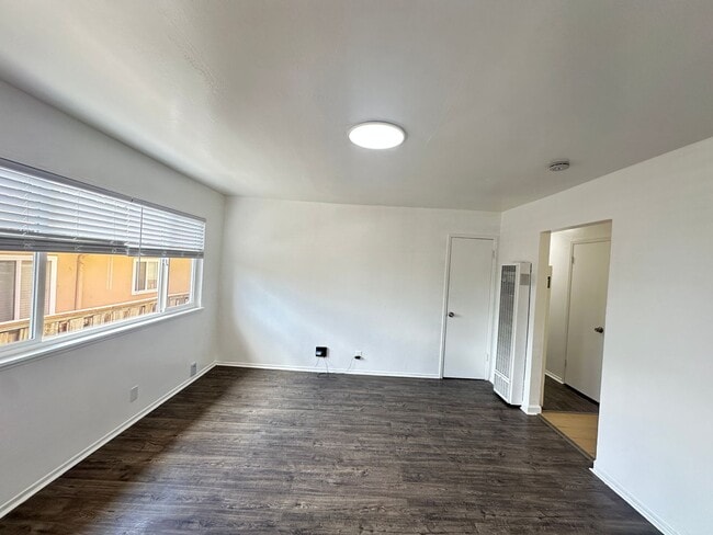 Building Photo - 3408