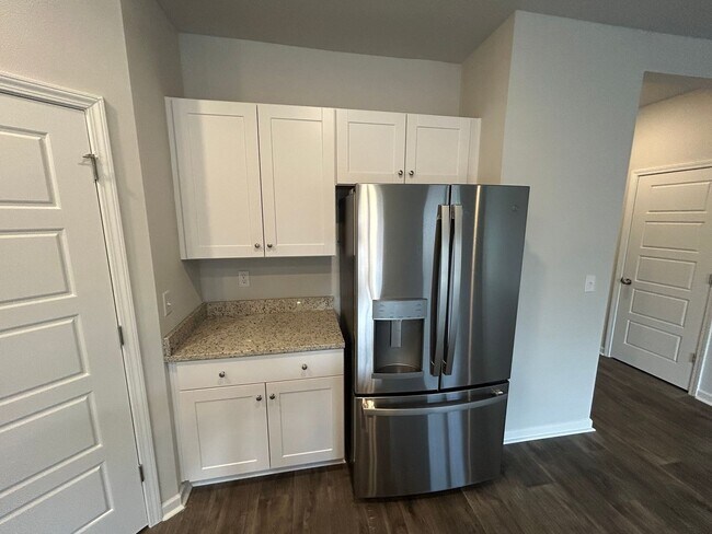 Building Photo - Field View 4BD/ 2BA