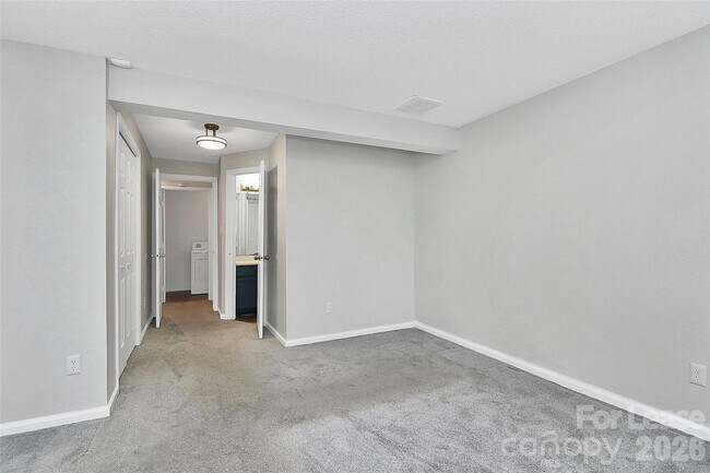 Building Photo - 650 Lex Dr