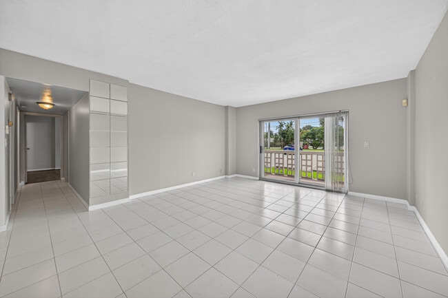 Building Photo - 1831 NE 38th St