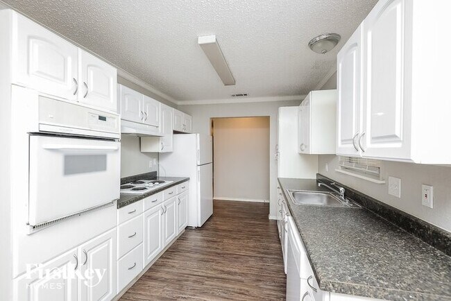 Building Photo - 3001 Rufe Snow Dr