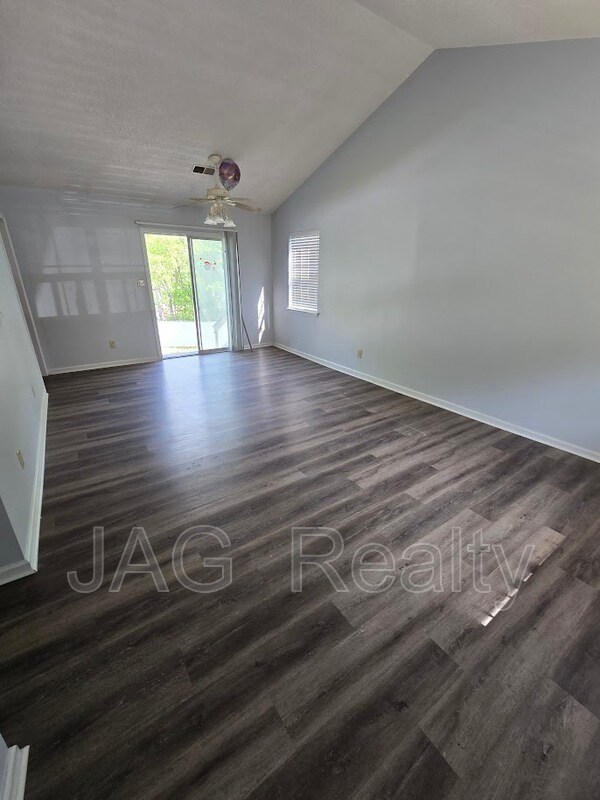 Building Photo - 3821 Rosedown Dr