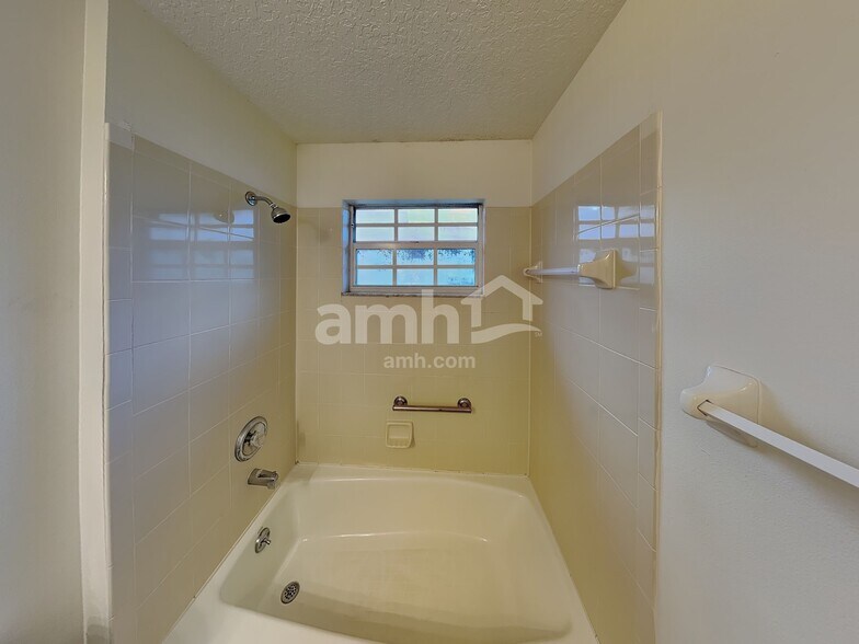 Building Photo - 4850 Marsh Harbor Dr