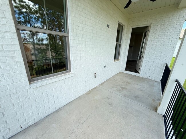 Building Photo - 4BR/3.5BA Home For Rent