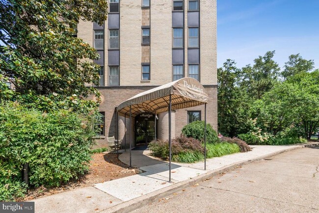 Building Photo - 3901 Cathedral Ave NW