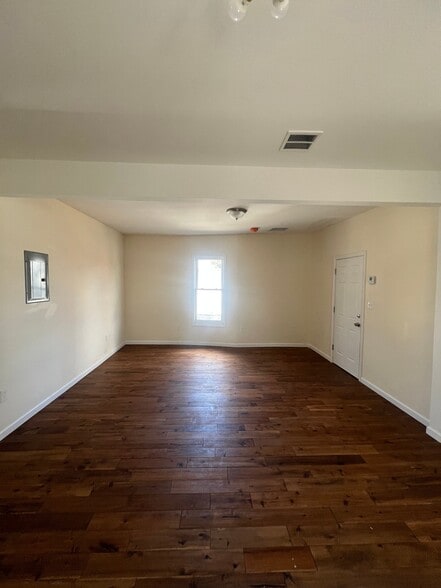 Building Photo - 820 S 15th St