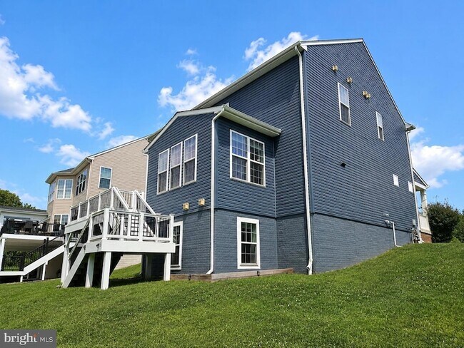 Building Photo - 3348 Burton Dr