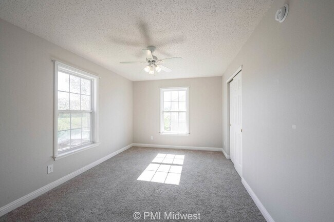 Building Photo - Charming 3-Bedroom Home with 2.5 Baths - Greenfield, IN!
