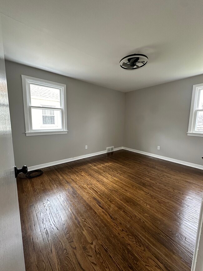 Bedroom - 175 Woodward Ave