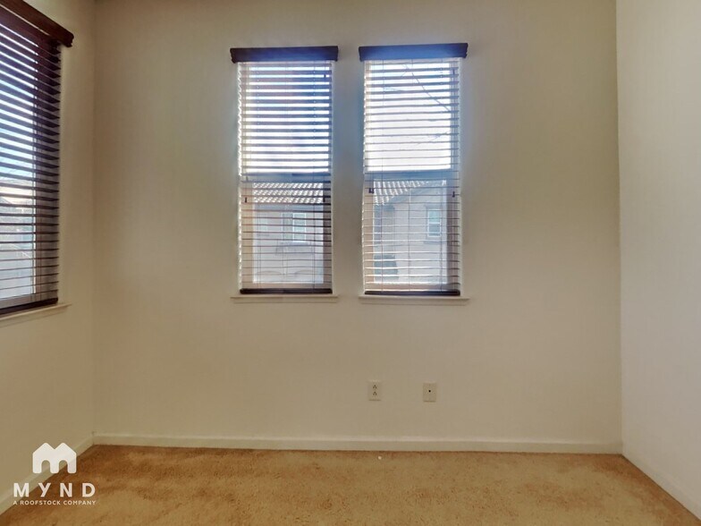 Building Photo - 10 Shadmoor Pl