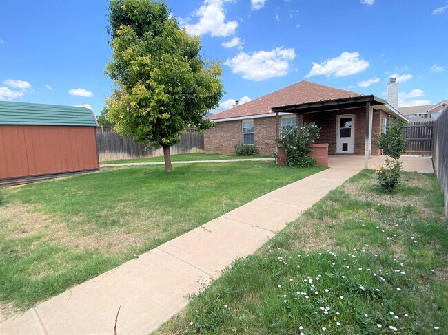 Building Photo - 2011 100th St