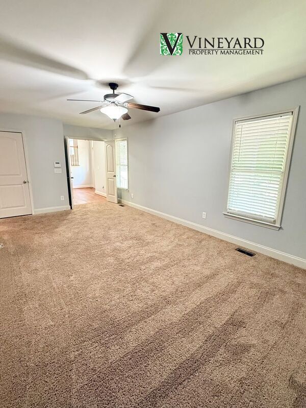 Building Photo - 102 Oak Ridge Trail